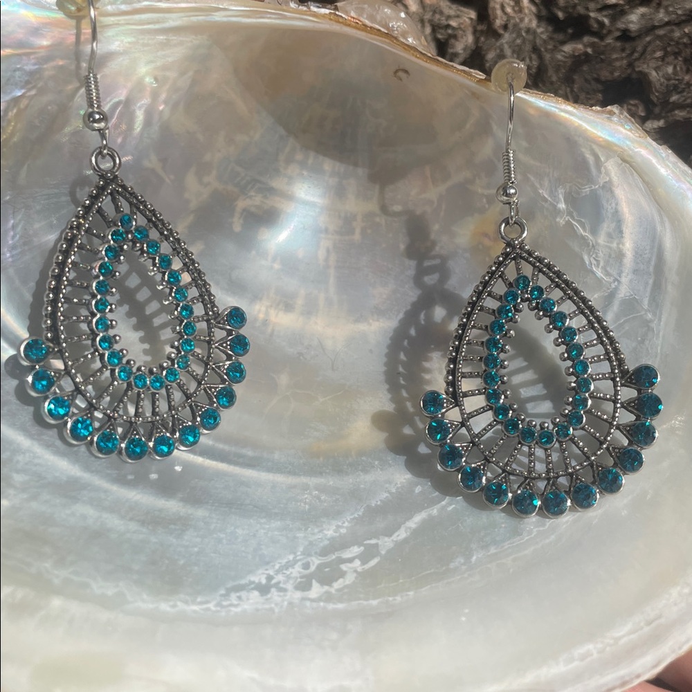 Paparazzi Castle Collection Blue Earrings NWOT - Picture 4 of 7